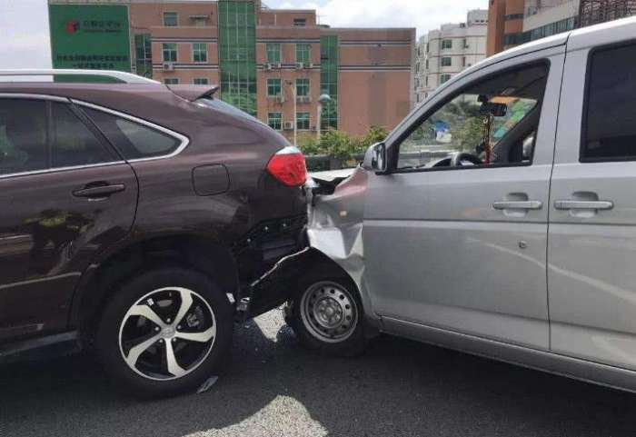 為何自動檔踩剎車時“剎車越踩, 車速越快”?