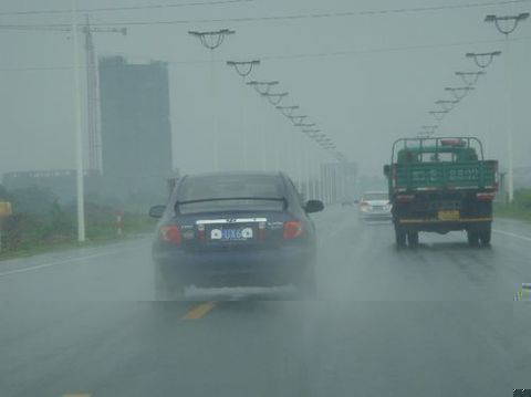 手把手教你你如何正確地進(jìn)行超車(chē)技巧