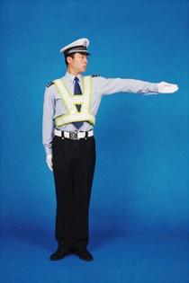 直行信號(hào)交警手勢(shì)