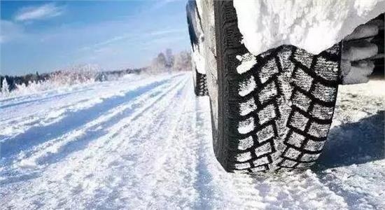 車輛在冰雪路面可利用發(fā)動機(jī)制動嗎