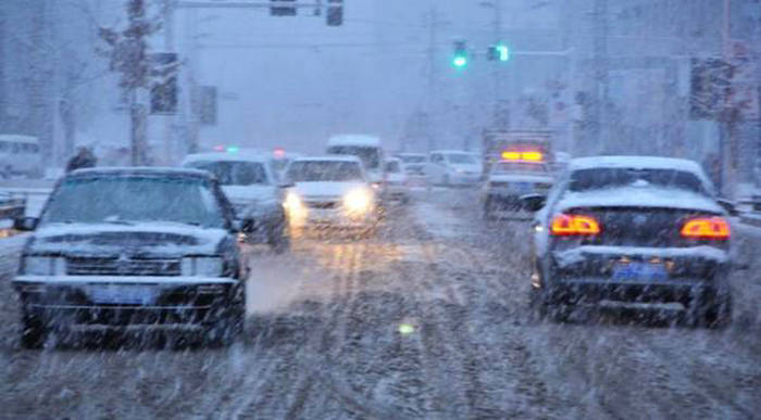 雨雪天氣安全行車(chē)小技巧