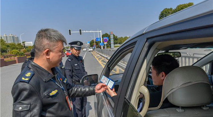 私家車(chē)非法營(yíng)運(yùn)拉客怎么處罰