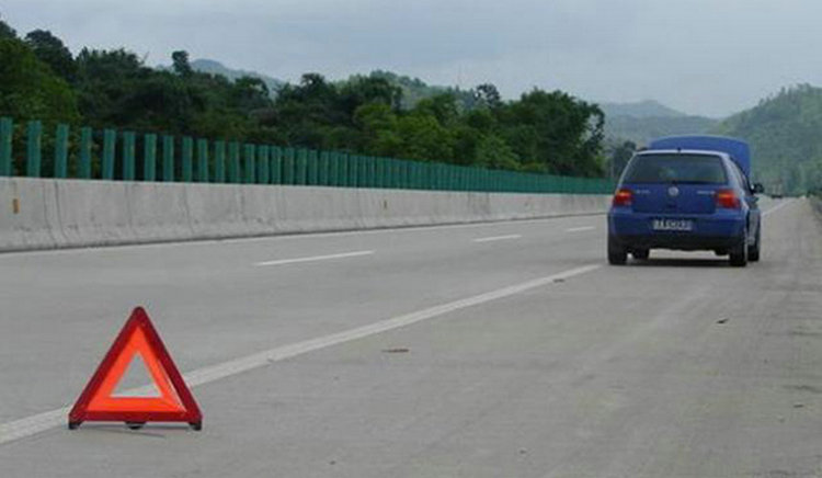 機(jī)動(dòng)車(chē)在高速違法停車(chē)扣幾分