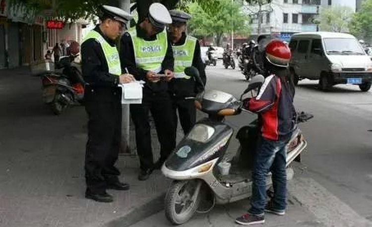 駕駛沒(méi)上牌的摩托車(chē)怎么處罰