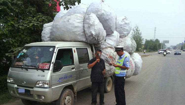 微型小貨車拉3000斤算超載嗎