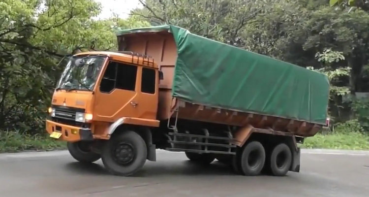 大貨車(chē)爬坡省油技巧和方法