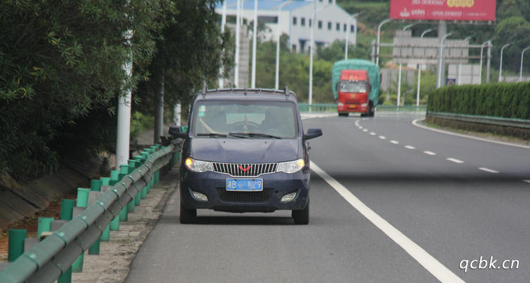 高速應(yīng)急車道可以臨時停車嗎