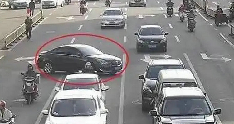 變道被后車蹭到側(cè)面算誰的責(zé)任