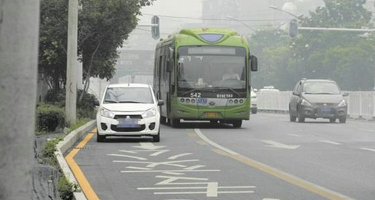 不小心走了公交車道怎么處罰