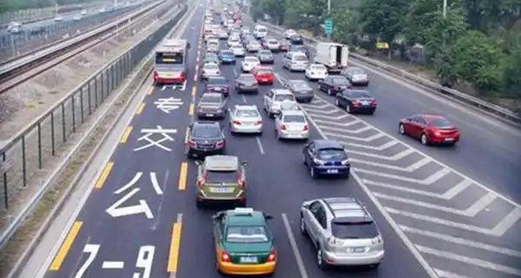 小汽車走公交車道扣幾分