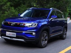 長(zhǎng)安CS35 PLUS新車(chē)型 讓日常駕駛更便利