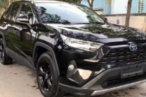 奇駿榮耀和rav4榮放哪個好 rav4榮放動力更強(配置豐富)