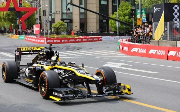 僅發(fā)動機便高達900萬美元 f1賽車多少錢一輛