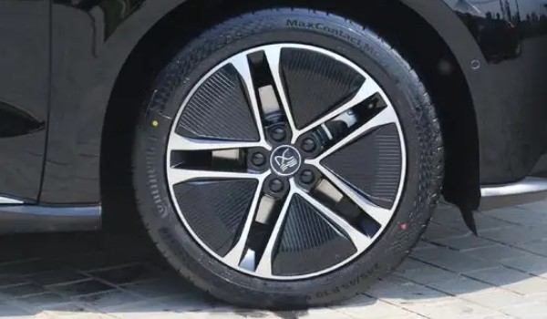 比亞迪漢輪胎型號(hào)是多少 輪胎型號(hào)為245/45 r19