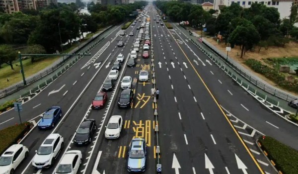 潮汐車道標(biāo)志 減緩交通堵塞(有規(guī)律性的潮汐路段)