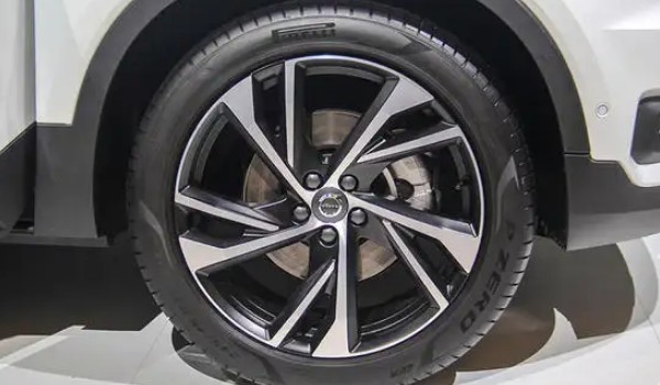 沃爾沃xc40輪胎型號是什么 輪胎型號235/50 r19(倍耐力輪胎)