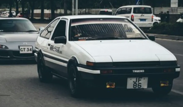 ae86是什么車 是由豐田汽車生產(chǎn)的小型車輛（是卡羅拉第4代車型）