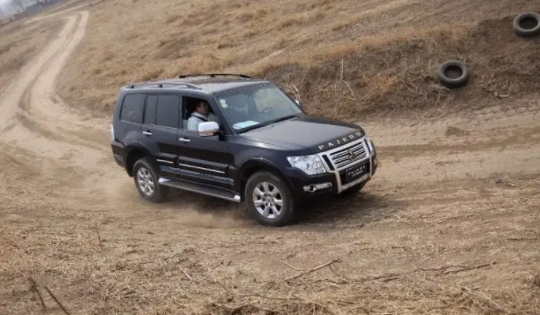 四驅(qū)車為什么不建議跑高速 沒有這樣的說法（四驅(qū)車高速行駛很穩(wěn)定）