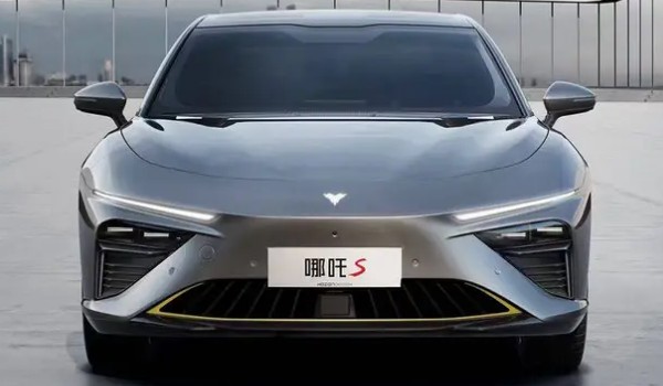 哪吒s2022款電動汽車報價 哪吒s2022款19萬一輛(第七年保值率32%)