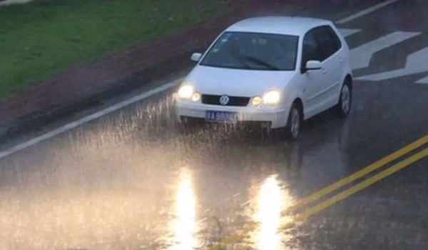 車窗沒關(guān),淋雨了,算泡水車? 屬于泡水車（輕微泡水車）