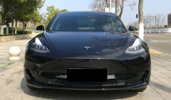 特斯拉最便宜的一款多少錢 model 3售價26萬一輛(落地27萬)