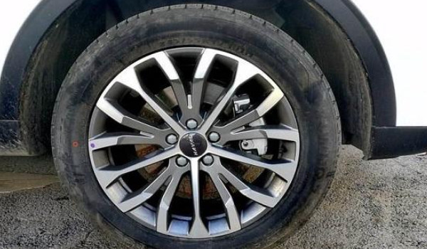 哈弗初戀輪胎尺寸大小 輪胎型號225/55 r18(胎壓標準2.3-2.5bar)