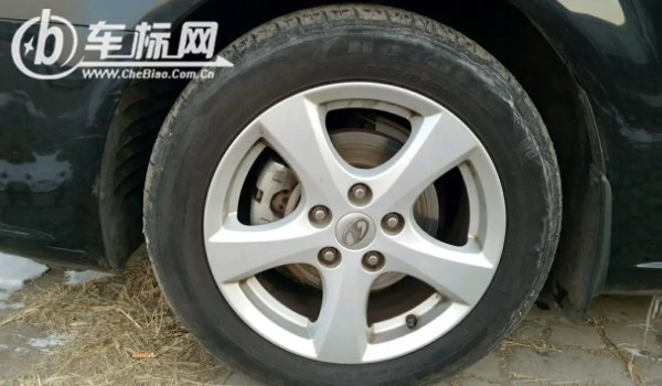 奔騰b70輪胎型號是多少 輪胎尺寸225/45 r19(玲瓏輪胎)