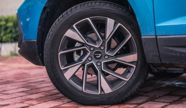 捷達(dá)vs7輪胎型號是多少 輪胎型號225/50 r18(玲瓏輪胎品牌)