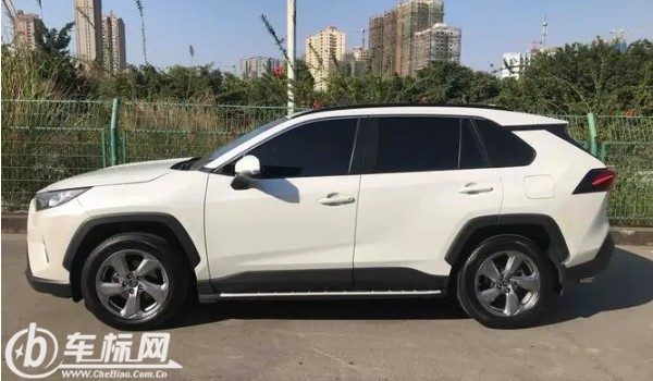 榮放RAV4二手多少錢 二手價(jià)格9萬(wàn)(表顯里程5.73萬(wàn)公里)