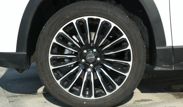 捷途x90plus輪胎型號規(guī)格 尺寸為255/45 r20(胎寬255mm)