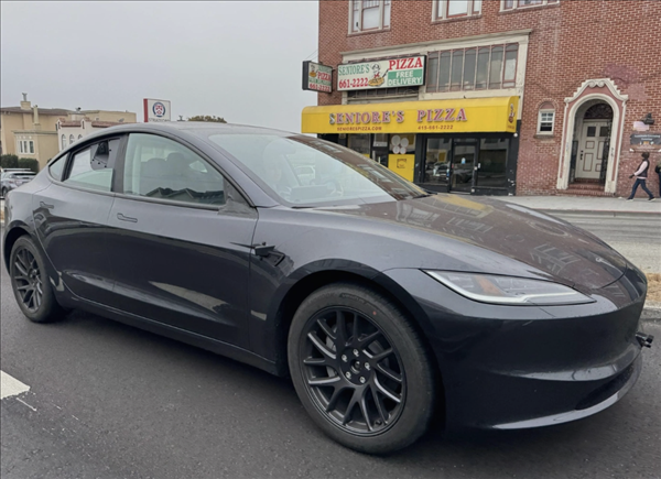 特斯拉Robotaxi發(fā)布在即！Model 3測試車曝光：全身布滿攝像頭